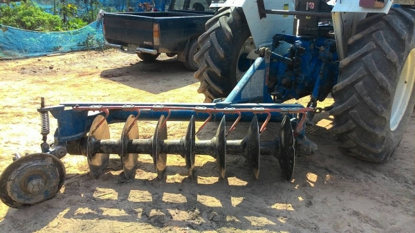 ขายรถฟอร์ด77หรือรถไถ5500สภาพสวยเดิมๆราคาต่อรองได้อีกนะครับ