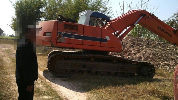 **470,000 บ.ต่อรอง**ขายแบคโฮ SAMSUNG SE-210LC เครื่องเดิม ปั้มเดิม ไฟฟ้าตัด เครื่องCUMMINS 6สูบ เครื่องดีแรงดี ปั้มดี แน่น ทำงานดี เร็วดี บูมอาร์มดี มีปะบนหน่อย บุ้งกี๋หนา เอวดีแน่น ไม่แตก ไม่ร้าว ช่วงล่าง 70\% โซ่ดี ยังหนา แทร็กดี ครบ เฟรมสวยไม่ปะ โรลเลอร