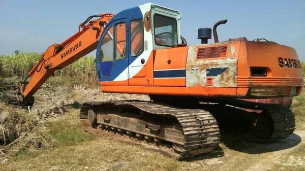 **470,000 บ.ต่อรอง**ขายแบคโฮ SAMSUNG SE-210LC เครื่องเดิม ปั้มเดิม ไฟฟ้าตัด เครื่องCUMMINS 6สูบ เครื่องดีแรงดี ปั้มดี แน่น ทำงานดี เร็วดี บูมอาร์มดี มีปะบนหน่อย บุ้งกี๋หนา เอวดีแน่น ไม่แตก ไม่ร้าว ช่วงล่าง 70\% โซ่ดี ยังหนา แทร็กดี ครบ เฟรมสวยไม่ปะ โรลเลอร