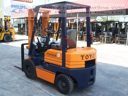ขายรถ โฟล์คลิฟท์ TOYOTA รุ่น 5-FD15