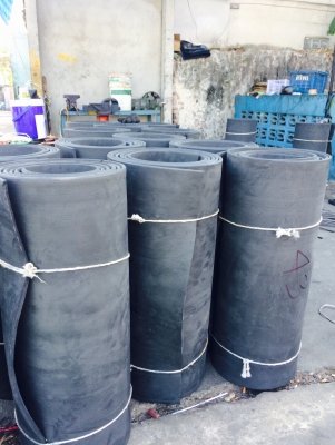 จำหน่าย บังฝุ่นรถบรรทุก หนา 8-10มิล หน้ากว้าง 80เซนติเมตร  สภาพ 80\% สอบถามได้ที่ 080-6135462