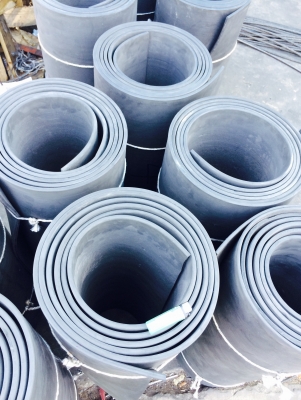 จำหน่าย บังฝุ่นรถบรรทุก หนา 8-10มิล หน้ากว้าง 80เซนติเมตร  สภาพ 80\% สอบถามได้ที่ 080-6135462