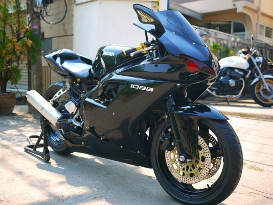 ขาย Cbr400 พร้อมทะเบียนแท้ แฟริ่ง Ducati 1098 เก็บงานใหม่ทั้งคันแบบยกเครื่องลงทำสีพาวเดอร์โค๊ตใหม่ ท่อสูตร เครื่องสดๆ กระจกมองข้าง ไฟท้าย 1098 ราคา 140000 จัดไฟแนนท์ได้ ดาวน์ 70000 ผ่อน 24 งวด งวดล่ะ 4590 พร้อมรับประกันและบริการหลังการขายเช่นเคย by 400 Cl