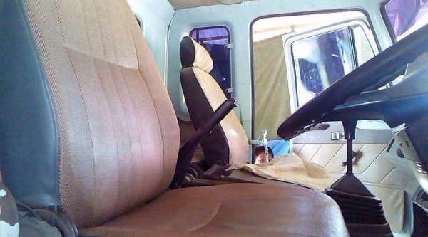 ISUZU ROCKY 165 HP 6BD1 หกล้อดั๊มพ์ กระบะดั๊มพ์มิเนียม 6 ตันความยาว 3.60 เมตรสภาพสวย เครื่องแรงดีไม่เยิ้ม ภายในเก๋งคอนโซลครบพร้อม พวงมาลัยเพาเวอร์ ช่วงล่างคัชซีไม่มีบวม ยาง 8.25 ขอบ 16 สภาพดี 70\% พร้อมบรรทุกพร้อมใช้งาน เอกสารทะเบียนครบพร้อม ราคาต่อรองได้ค