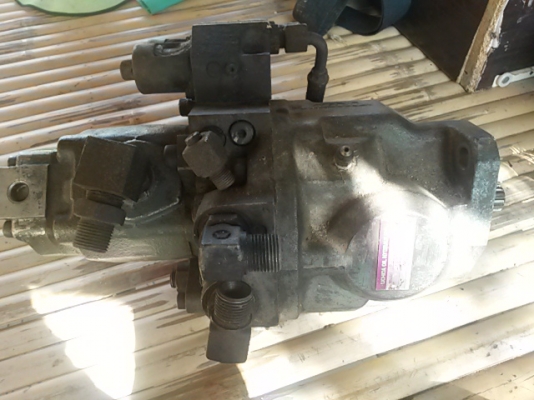 ขายซากปั๊มไฮดรอลิค แมคโคร pc30 ยี่ห้อ uchida เบอร์14 ขายซากปั๊มไฮดรอลิค แมคโคร pc30 ยี่ห้อ uchida เบอร์14