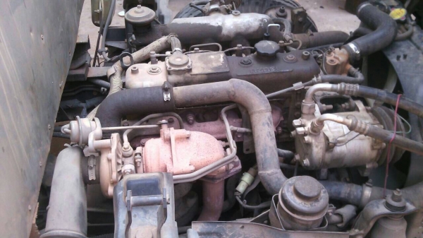 หกล้อ อีซูซุ NKR-55-EY52ยูโร100โบว์ ช่วงสั้น 3.20มปี46 บรรทุกตู้แหัง สภาพดีพร้อมใช้งาน ทะเบึยนพร้อมโอน