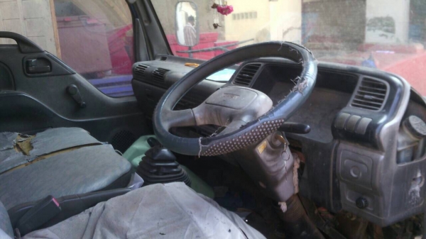 หกล้อ อีซูซุ NKR-55-EY52ยูโร100โบว์ ช่วงสั้น 3.20มปี46 บรรทุกตู้แหัง สภาพดีพร้อมใช้งาน ทะเบึยนพร้อมโอน