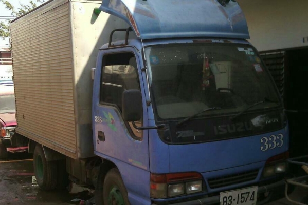 หกล้อ อีซูซุ NKR-55-EY52ยูโร100โบว์ ช่วงสั้น 3.20มปี46 บรรทุกตู้แหัง สภาพดีพร้อมใช้งาน ทะเบึยนพร้อมโอน