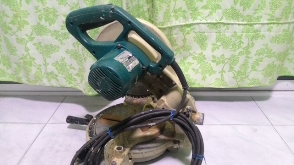 แท่นตัดองศา makita ls1040 กำลัง 1650 วัตต์ พร้อมใช้งานครับ