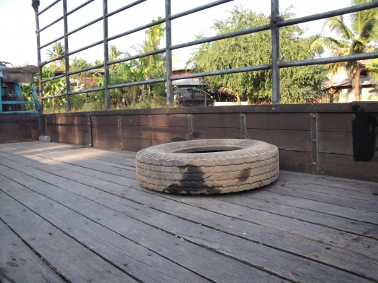 ขายกระบะและคอกไม้หกล้อจากเคเอชยาว ๕ เมตร ขายกระบะและคอกไม้หกล้อจากเคเอชยาว ๕ เมตร