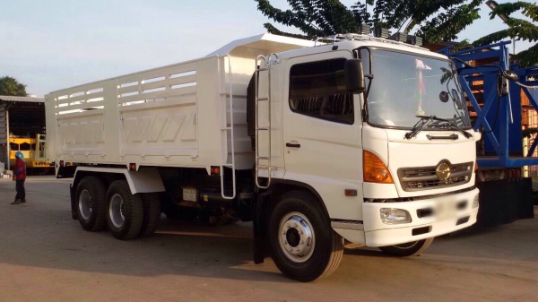 ขายรถสิบล้อดัมพ์ HINO MEGA เครื่อง 260 แรง ปี 47 กระบะหน้าพระลานแผงข้างสามมิตร