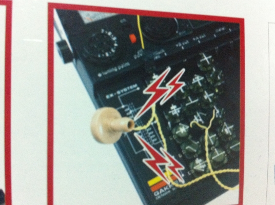 ชุดทดลองวงจรอิเล็กทรอนิกส์จากญี่ปุ่นครบชุดของใหม่พร้อมหนังสือสามเล่มในกล่อง