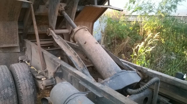 ขาย 6 ล้อดั้ม KM310 เครื่อง DQ100 100 แรงม้า คัสซีสวยตลอดเส้น 6 น็อตหน้า-หลัง พวงมาลัยพาวเวอร์ ทะเบียนเต็มพร้อมโอน ราคาต่อรองได้