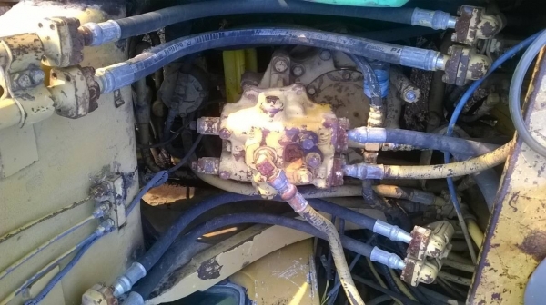 ขายแบคโฮ KOMATSU PC200-5 สภาพสวยพร้อมใช้ เอกสารใบอินวอยซ์ ไฟฟ้าตัดแล้ว เฟรมครบ โซ่เต็ม เอวแน่น ราคาต่อรองได้ครับ