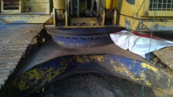 ขายแบคโฮ KOMATSU PC200-5 สภาพสวยพร้อมใช้ เอกสารใบอินวอยซ์ ไฟฟ้าตัดแล้ว เฟรมครบ โซ่เต็ม เอวแน่น ราคาต่อรองได้ครับ