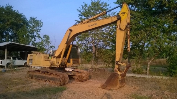ขายแบคโฮ KOMATSU PC200-5 สภาพสวยพร้อมใช้ เอกสารใบอินวอยซ์ ไฟฟ้าตัดแล้ว เฟรมครบ โซ่เต็ม เอวแน่น ราคาต่อรองได้ครับ