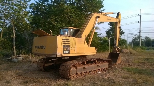 ขายแบคโฮ KOMATSU PC200-5 สภาพสวยพร้อมใช้ เอกสารใบอินวอยซ์ ไฟฟ้าตัดแล้ว เฟรมครบ โซ่เต็ม เอวแน่น ราคาต่อรองได้ครับ