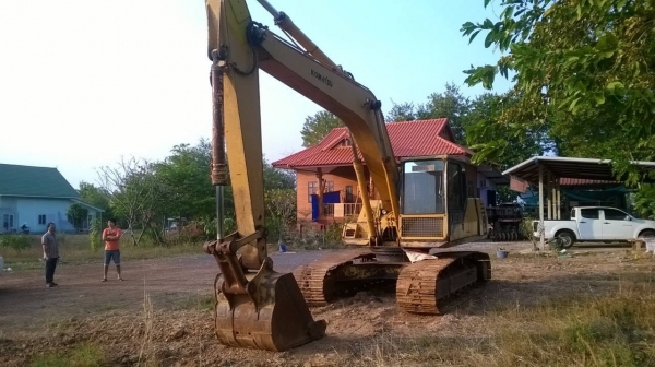 ขายแบคโฮ KOMATSU PC200-5 สภาพสวยพร้อมใช้ เอกสารใบอินวอยซ์ ไฟฟ้าตัดแล้ว เฟรมครบ โซ่เต็ม เอวแน่น ราคาต่อรองได้ครับ