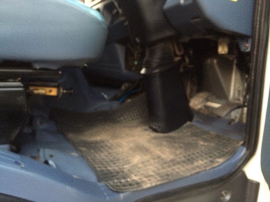 ขายด่วนสิบล้อดั้มสองเพลา เมกก้า 260แรง ปี49 รถสวยใช้น้อยไม่ช้ำ ไม่เคยวิ่งดินเลย