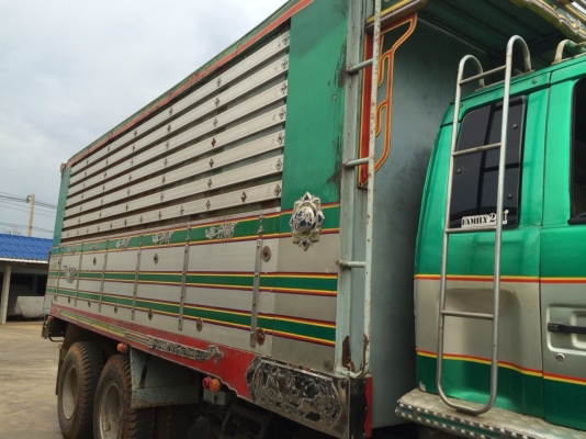 ขายด่วนสิบล้อดั้มสองเพลา เมกก้า 260แรง ปี49 รถสวยใช้น้อยไม่ช้ำ ไม่เคยวิ่งดินเลย