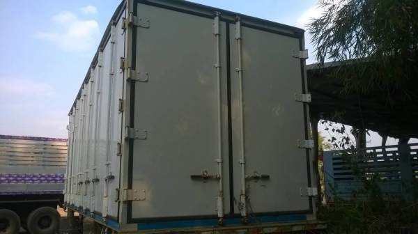 ขายตู้แห้ง 10 บาน ยาว 7 เมตร สภาพสวยไม่ผุ ยกใส่รถได้เลย