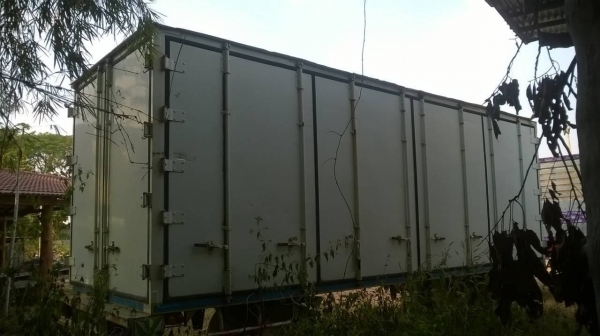 ขายตู้แห้ง 10 บาน ยาว 7 เมตร สภาพสวยไม่ผุ ยกใส่รถได้เลย