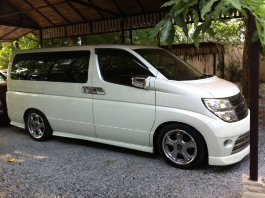 ขาย Nissan Elgrand ปี 2010 เครื่องยนต์เบนซิล 2500 CC