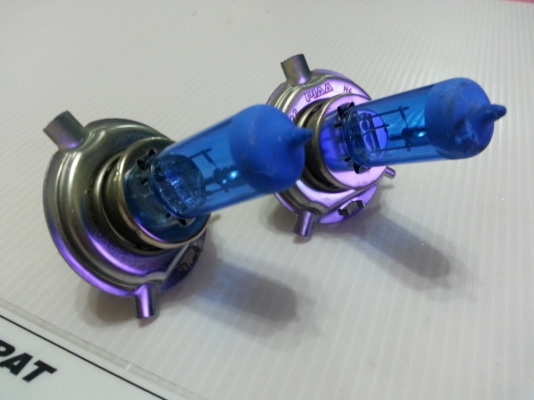 หลอดไฟหน้า H4 ของ PIAA Extreme Force มือสองญี่ปุ่น หลอดไฟหน้า H4 ของ PIAA Extreme Force มือสองญี่ปุ่น