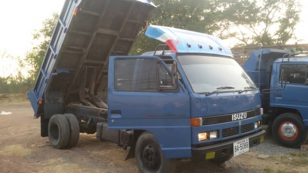 หกล้อดั้ม อีซูซุ NPR115แรง ห้างเกียร์สั้น สภาพดีสวยๆพร้อมใช้งาน ทะเบียนพร้อมโอน