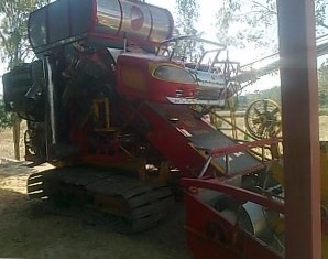 ขายด่วน รถเกี่ยวข้าวเกษตรพัฒนา รุ่น ไอ้หนุ่มไวไฟ เครื่องยนต์ 210 HP 6HH1 แรงดีไม่มีเยิ้ม อุ้ม 2.5 ตัน ปั๊มไดกิ้นเบอร์ 22 ช่วงล่างตัวเดิน HY-DASH สภาพดีมากพร้อมทำงานได้เลย ราคาต่อรองได้ครับ