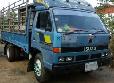 ISUZU NPR 115 HP 4BD1 ปี 34 ห้างแท้ กระบะคอกเหล็กความยาว 4.30 เมตรสภาพสวยเดิม เครื่องแรงดีแห้งดี หัวเก๋งไม่มีผุภายในเก๋งคอนโซลครบพร้อม พวงมาลัยธรรมดา ช่วงล่างใหญ่คัชซีสวยเดิมๆไม่มีแตก ติด F หน้าหลัง ยาง 8.25 ขอบ 16 สภาพดี 70\% พร้อมใช้งาน เอกสารทะเบียนชุดโ