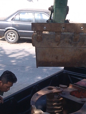 จัดส่งเรียบร้อยนะครับ สำหรับหัวคีบ หัวหนีบหมุนได้ ใส่กับรถขุด แบคโฮ กำลังออกเดินทางสู่ใต้ครับ จัดส่งเรียบร้อยนะครับ สำหรับหัวคีบ หัวหนีบหมุนได้ ใส่กับรถขุด แบคโฮ กำลังออกเดินทางสู่ใต้ครับ