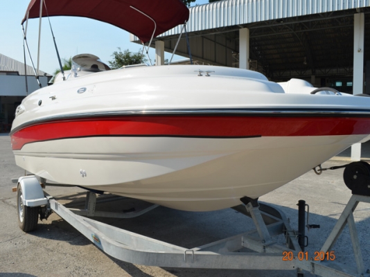 Chaparral Sunesta 210, 21 foot, 5.0L Volvo Penta