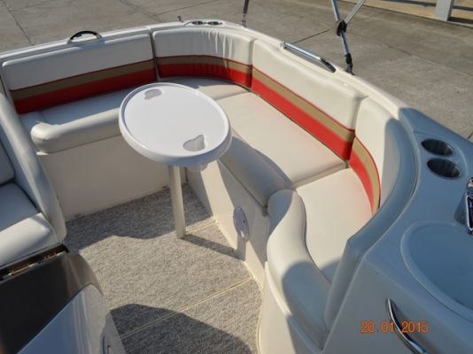 Chaparral Sunesta 210, 21 foot, 5.0L Volvo Penta