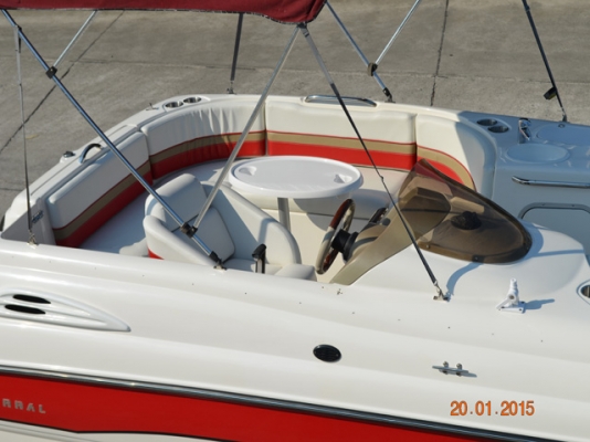 Chaparral Sunesta 210, 21 foot, 5.0L Volvo Penta