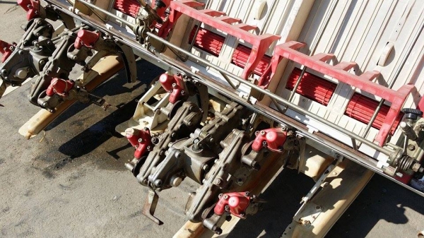 รถปลูกข้าวนั่งขับ YANMAR รุ่น RR40 เก่าญี่ปุ่น ดำนา 4 แถว สภาพสวย เครื่องยนต์ติดง่าย สภาพสวยพร้อมใช้งาน รถปลูกข้าวนั่งขับ YANMAR รุ่น RR40 เก่าญี่ปุ่น ดำนา 4 แถว สภาพสวย เครื่องยนต์ติดง่าย สภาพสวยพร้อมใช้งาน