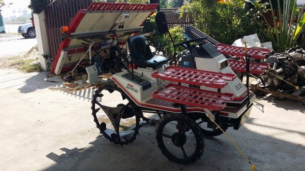 รถปลูกข้าวนั่งขับ YANMAR รุ่น RR40 เก่าญี่ปุ่น ดำนา 4 แถว สภาพสวย เครื่องยนต์ติดง่าย สภาพสวยพร้อมใช้งาน รถปลูกข้าวนั่งขับ YANMAR รุ่น RR40 เก่าญี่ปุ่น ดำนา 4 แถว สภาพสวย เครื่องยนต์ติดง่าย สภาพสวยพร้อมใช้งาน