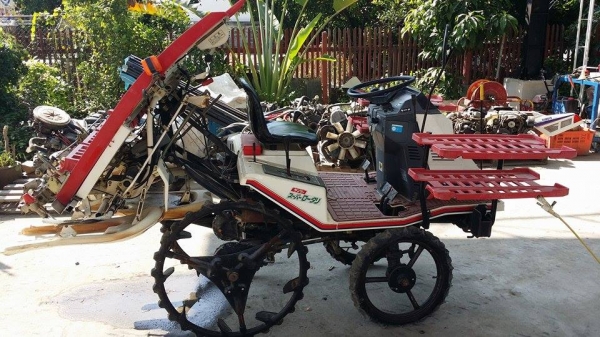 รถปลูกข้าวนั่งขับ YANMAR รุ่น RR40 เก่าญี่ปุ่น ดำนา 4 แถว สภาพสวย เครื่องยนต์ติดง่าย สภาพสวยพร้อมใช้งาน รถปลูกข้าวนั่งขับ YANMAR รุ่น RR40 เก่าญี่ปุ่น ดำนา 4 แถว สภาพสวย เครื่องยนต์ติดง่าย สภาพสวยพร้อมใช้งาน