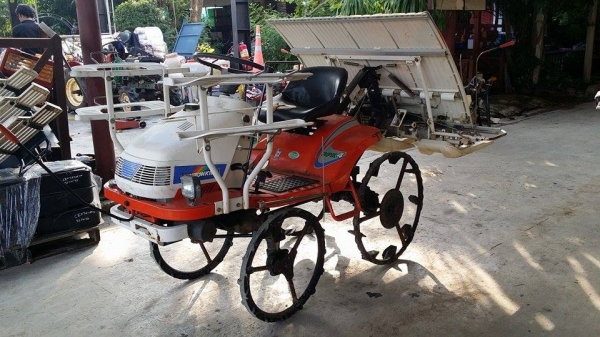 รถปลูกข้าวนั่งขับ Rainbowkid4 รุ่น SPK4  เก่าญี่ปุ่น ดำนา 4 แถว สภาพสวย เครื่องยนต์ติดง่าย สภาพพร้อมใช้งาน
