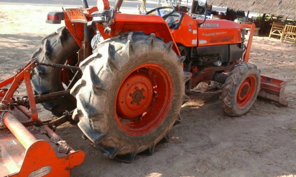 45แรงครับ เล่มทะเบียนพร้อมโอน ขายถูกครับ อุปกรณ์3ชิ้นใบดัน.ผาน.โรตารี่