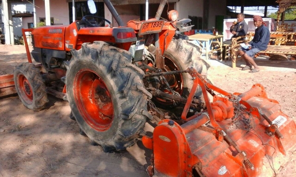 45แรงครับ เล่มทะเบียนพร้อมโอน ขายถูกครับ อุปกรณ์3ชิ้นใบดัน.ผาน.โรตารี่