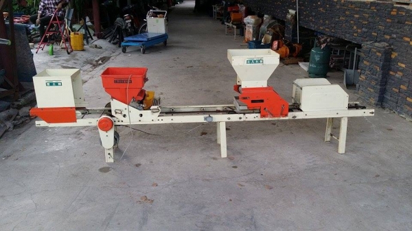 เครื่องโรยเมล็ด MINORU เก่าญี่ปุ่น ราคานี้ขายเป็นชุด คือลูกค้าจะได้ทั้ง แบบใช้มอเตอร์ขับเคลื่่อน และแบบระบบมือหมุน เครื่องโรยเมล็ด MINORU เก่าญี่ปุ่น ราคานี้ขายเป็นชุด คือลูกค้าจะได้ทั้ง แบบใช้มอเตอร์ขับเคลื่่อน และแบบระบบมือหมุน