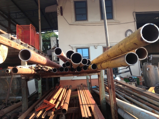 ขายเหล็กแป๊ปสตีม(ไม่มีตะเข็บรอยต่อ) มือสอง มีหนามีบาง มีสั้นมียาว สภาพดีครับ