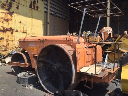 ต้องการขายรถบด3ล้อเหล็กSAKAI KD7610 พร้อมใช้งาน