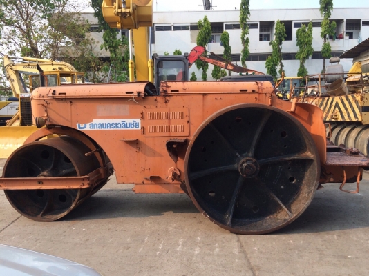 ต้องการขายรถบด3ล้อเหล็กSAKAI KD7610 พร้อมใช้งาน