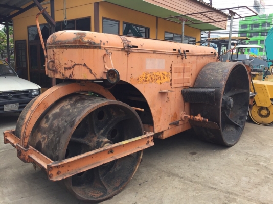 ต้องการขายรถบด3ล้อเหล็กSAKAI KD7610 พร้อมใช้งาน