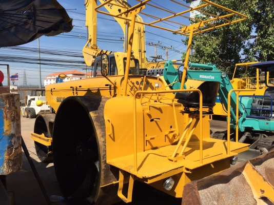 ต้องการขายรถบด3ล้อเหล็กSAKAI KD7610 พร้อมใช้งาน