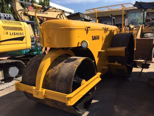 ต้องการขายรถบด3ล้อเหล็กSAKAI KD7610 พร้อมใช้งาน