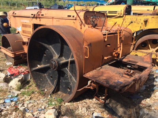 ต้องการขายรถบด3ล้อเหล็กSAKAI KD7610 พร้อมใช้งาน