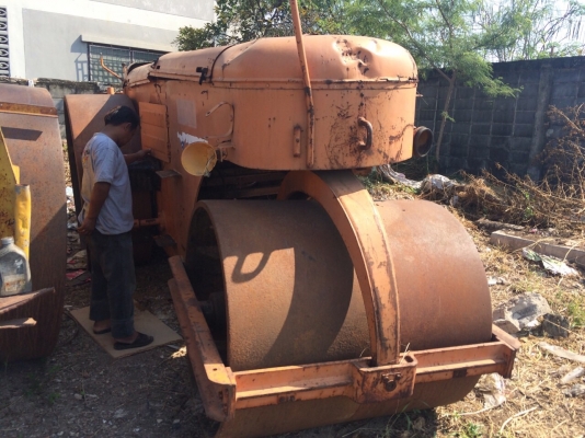 ต้องการขายรถบด3ล้อเหล็กSAKAI KD7610 พร้อมใช้งาน